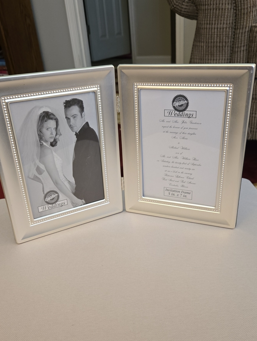 Wilton Silver Double Hinged Picture Frame with Beaded Trim